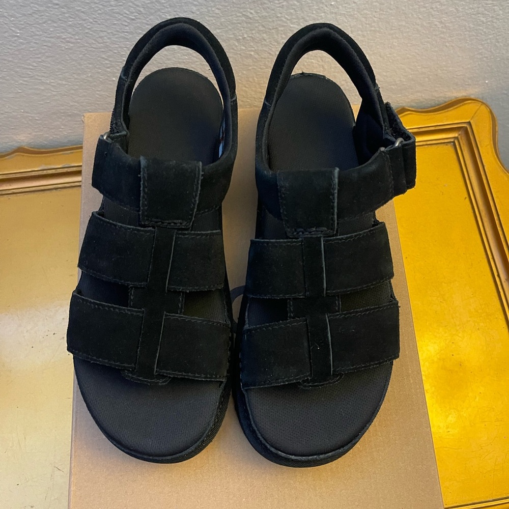 BRAND NEW W UGG GOLDENSTAR STRAP SANDAL!!